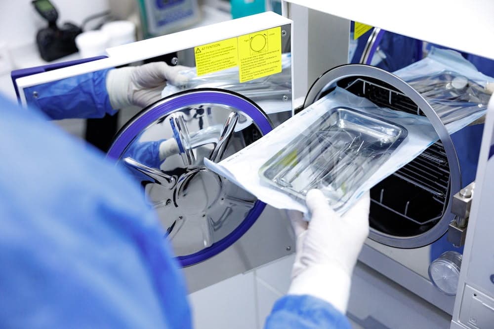 طب الأسنان الآمن: الوقاية من العدوى ومكافحتها